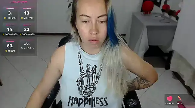 charlottezoe15 online show from March 19, 2025, 8:55 am