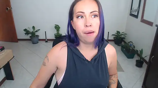 Snapshot of charlottezoe15 chatting on June 12, 2026, 5:32 pm charlottezoe15 online show from June 12, 2026, 5:32 pm