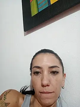 LunaZambrano online show from November 11, 2025, 3:23 am