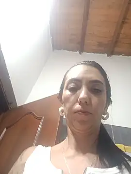 Snapshot of LunaZambrano chatting on June 3, 2026, 3:51 am LunaZambrano online show from June 3, 2026, 3:51 am