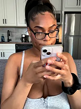 CandyLuxxxx online show from September 16, 2025, 7:37 pm