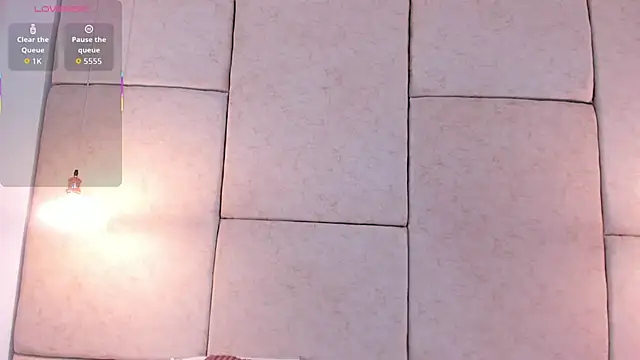 aisha vs online show from November 19, 2025, 12:49 pm