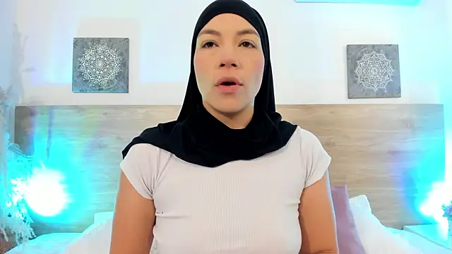 aisha vs online show from July 9, 2026, 1:32 pm