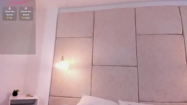 aisha vs online show from December 16, 2025, 12:31 pm