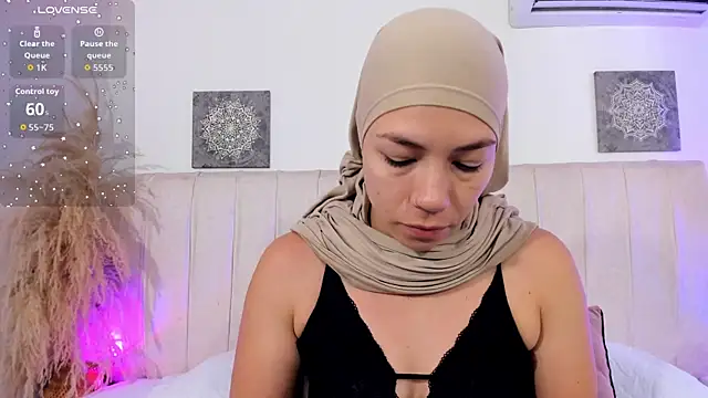 aisha vs online show from July 25, 2026, 12:33 pm
