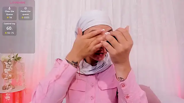 aisha vs online show from April 23, 2026, 1:13 pm