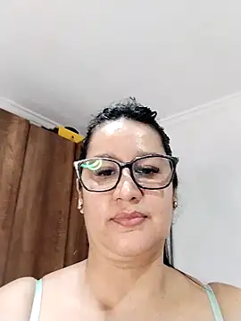 keilymadam online show from May 6, 2026, 4:44 pm