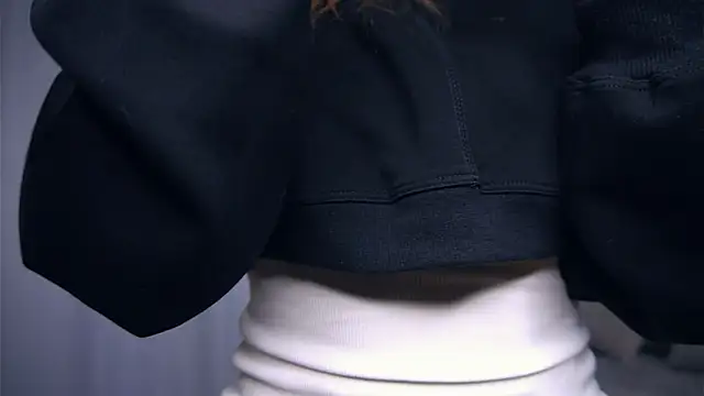 AmmyScotch online show from October 12, 2025, 4:25 am