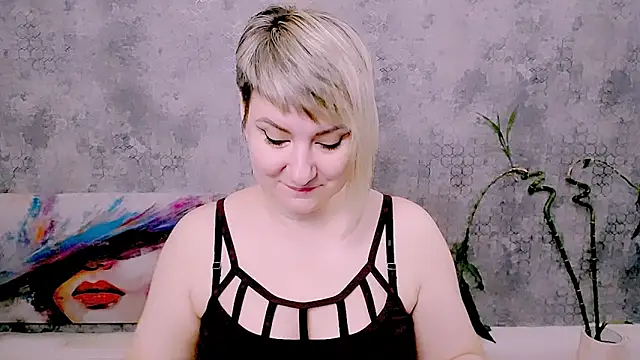 Djullia online show from June 7, 2026, 5:23 am