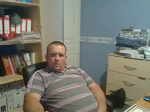 manubm03 online show from June 16, 2026, 11:21 am