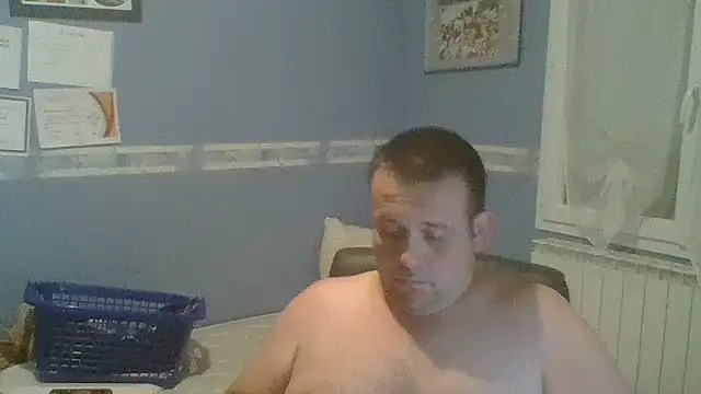 manubm03 online show from September 26, 2025, 7:04 am