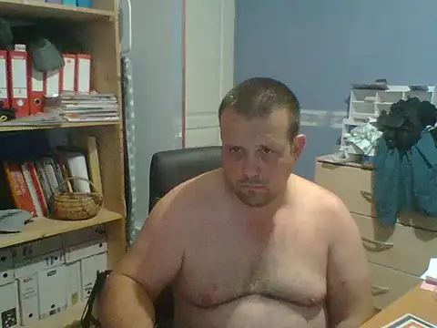 manubm03 online show from June 27, 2026, 5:41 pm