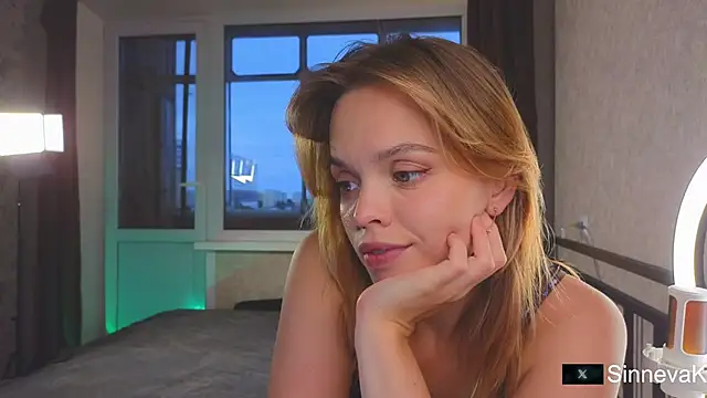 sinteas online show from September 24, 2025, 2:12 pm