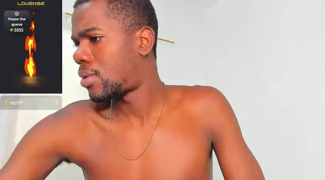 Snapshot of santi_brown chatting on March 1, 2025, 10:10 pm santi brown online show from March 1, 2025, 10:10 pm