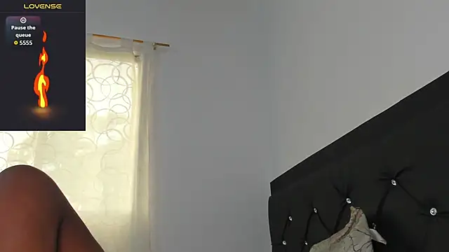 Snapshot of santi_brown chatting on September 27, 2025, 5:19 pm santi brown online show from September 27, 2025, 5:19 pm