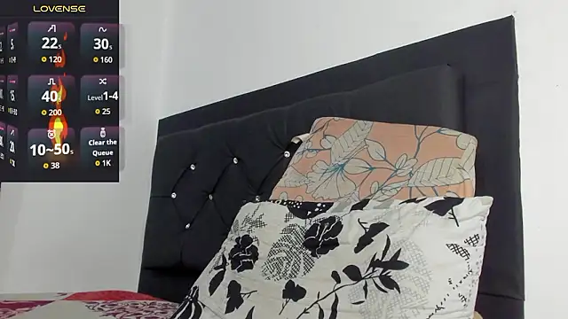 Snapshot of santi_brown chatting on February 12, 2026, 6:51 pm santi brown online show from February 12, 2026, 6:51 pm