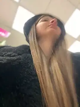 KrisMagnoly online show from February 28, 2025, 11:58 am