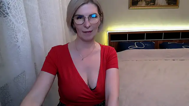 sensualEmilia online show from May 11, 2026, 6:27 pm