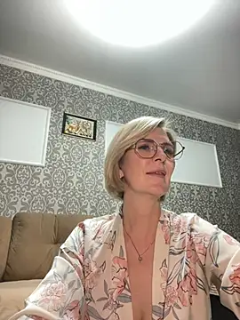 sensualEmilia online show from May 21, 2026, 5:54 pm
