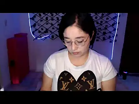 YummymeowW online show from July 30, 2026, 9:36 pm