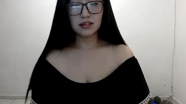 Snapshot of YummymeowW chatting on January 18, 2025, 4:59 am YummymeowW online show from January 18, 2025, 4:59 am