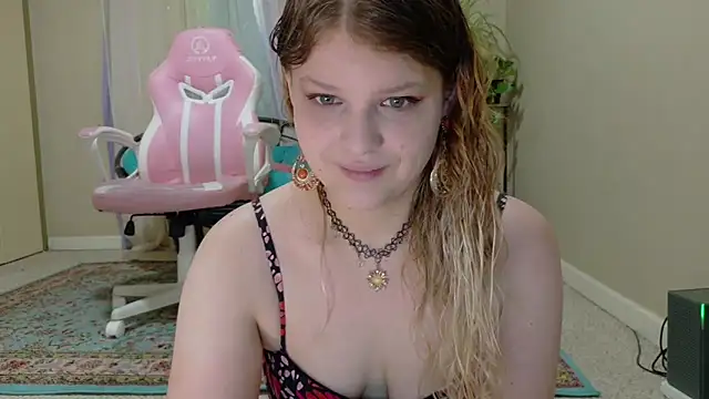 Emihaze online show from April 24, 2026, 4:42 pm
