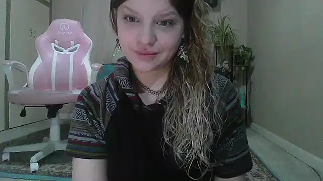 Snapshot of Emihaze chatting on June 4, 2026, 4:44 pm Emihaze online show from June 4, 2026, 4:44 pm