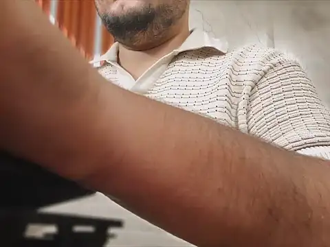 Snapshot of A4h_odin1 chatting on October 11, 2025, 8:04 am A4h odin1 online show from October 11, 2025, 8:04 am