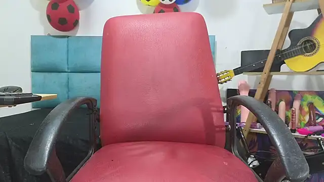 chirlleyy online show from July 12, 2026, 1:45 pm