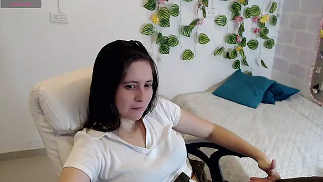 tania sweet   online show from September 24, 2025, 2:45 pm