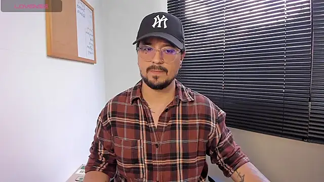 DaviidEvans  online show from December 7, 2024, 6:32 pm