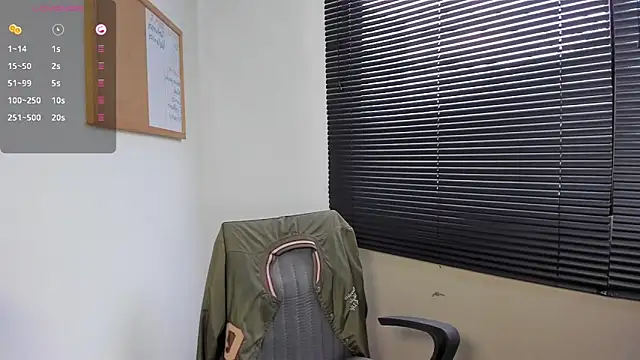 DaviidEvans  online show from December 11, 2024, 1:06 pm