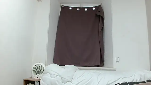 desirmiss1 online show from November 18, 2025, 7:44 am