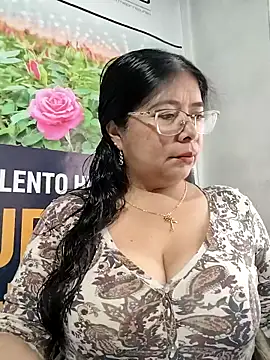   valentina18 online show from April 29, 2026, 1:15 pm