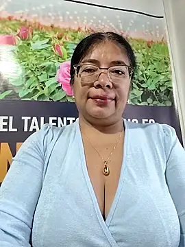   valentina18 online show from May 7, 2026, 12:08 pm