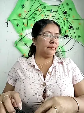   valentina18 online show from October 10, 2025, 1:12 pm