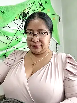   valentina18 online show from October 12, 2025, 1:01 pm