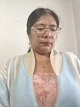   valentina18 online show from January 15, 2026, 1:03 pm