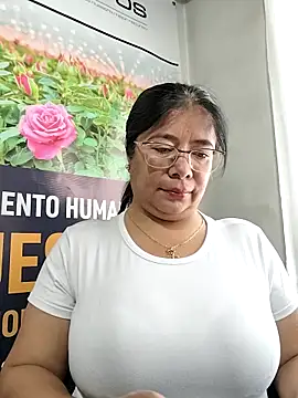  valentina18 online show from April 28, 2026, 1:15 pm