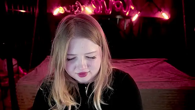 Snapshot of Tinker_Belll chatting on February 16, 2026, 8:18 pm Tinker Belll online show from February 16, 2026, 8:18 pm