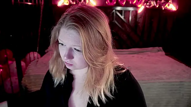 Snapshot of Tinker_Belll chatting on February 12, 2026, 8:19 pm Tinker Belll online show from February 12, 2026, 8:19 pm