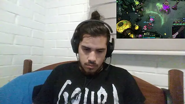 hung weeb online show from December 2, 2024, 12:04 am