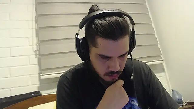 hung weeb online show from February 4, 2025, 6:57 am