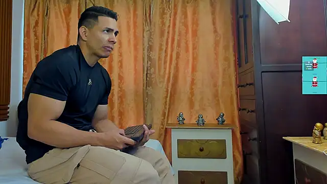 ChoreyTaiylor online show from December 4, 2025, 1:43 pm