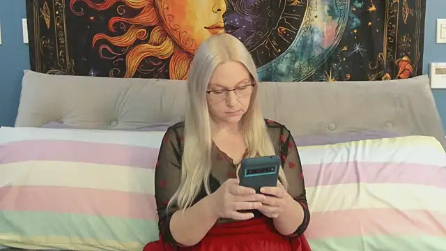 SaraBearXo online show from September 11, 2025, 1:11 pm