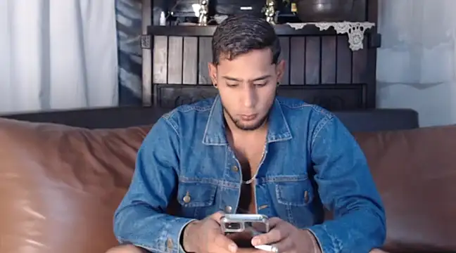 Damianmore01 online show from January 25, 2025, 6:12 am