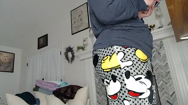 AuroraWillows online show from November 11, 2025, 12:38 am