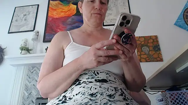 Snapshot of AuroraWillows chatting on June 10, 2026, 5:36 pm AuroraWillows online show from June 10, 2026, 5:36 pm