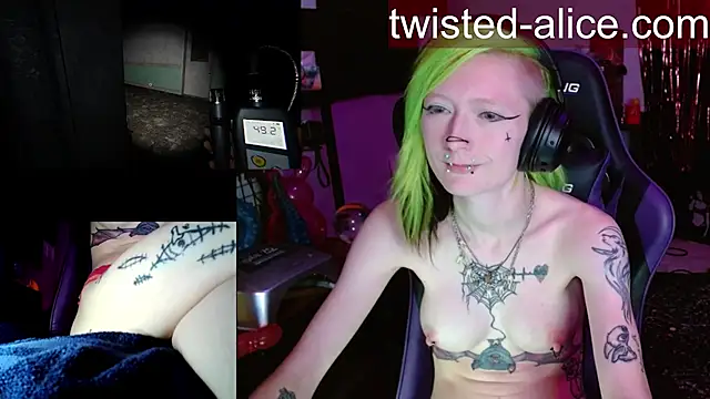 alicewonder09 online show from May 5, 2026, 3:09 am