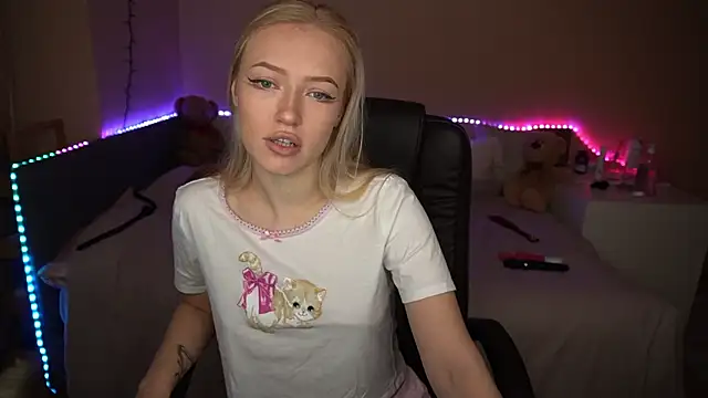 AmandaFiree online show from November 14, 2025, 6:28 am